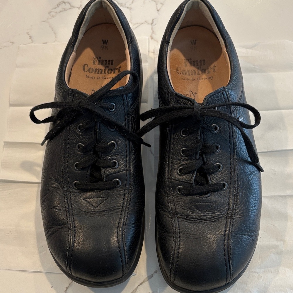Finn Comfort Men's Black Leather Oxfords